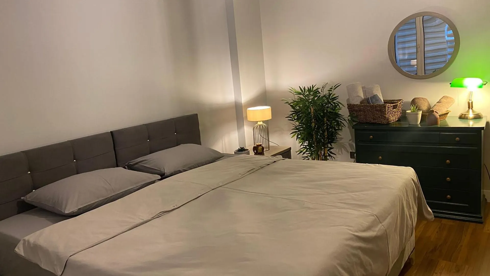 Stay Comfort Home, 110 M2 Home At City Center, Metro In 10 Seconds, 1 Living Room And 1 Bedroom Estambul 0*,  Turquía