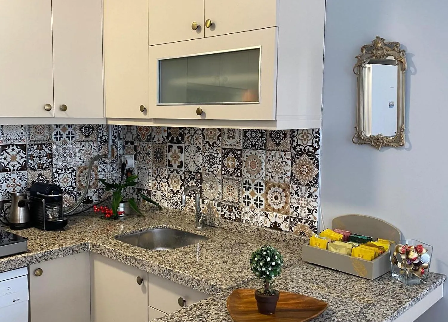 Stay Comfort Home, 110 M2 Home At City Center, Metro In 10 Seconds, 1 Living Room And 1 Bedroom Istanbul Apartment